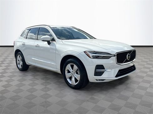 Used 2022 Volvo XC60 B5 Momentum image 4