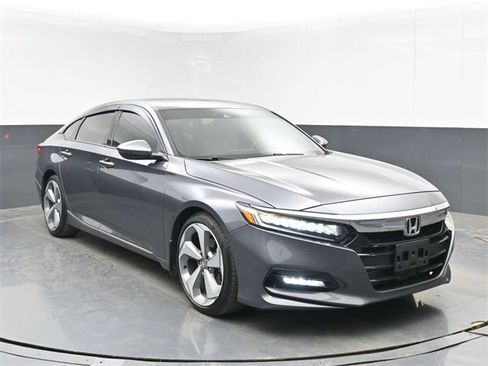 Used 2018 Honda Accord Touring image 2