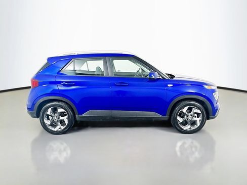 Used 2025 Hyundai Venue Limited FWD image 4