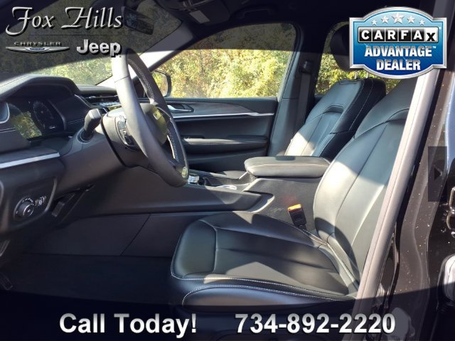 Certified 2025 Jeep Grand Cherokee Limited w/ Black Appearance Package AWD/4WD image 15