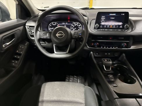 Used 2024 Nissan Rogue SV FWD image 11