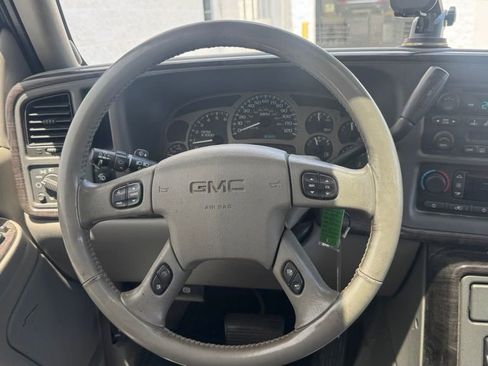 Used 2004 GMC Yukon XL Denali AWD/4WD image 16