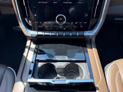 Used 2025 GMC Yukon Denali Ultimate AWD/4WD image 14