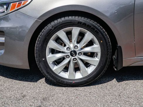 Used 2018 Kia Optima LX w/ 17" Alloy Wheels Package FWD image 9