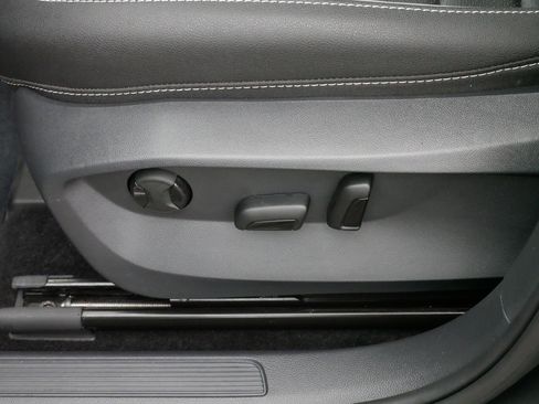 Used 2024 Volkswagen Taos SEL image 20