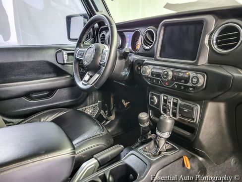 Used 2018 Jeep Wrangler Unlimited Sahara AWD/4WD image 20