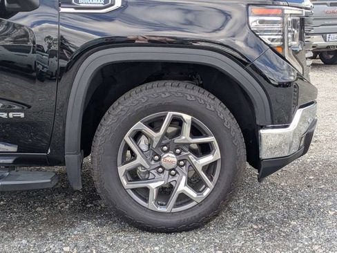 Used 2022 GMC Sierra 1500 SLT w/ SLT Premium Package AWD/4WD image 9