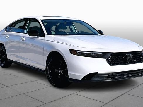 Certified 2025 Honda Accord SE image 3