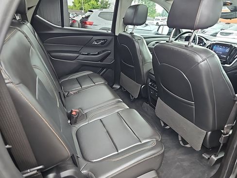Used 2021 Chevrolet Traverse LT w/ LT Premium Package FWD image 16