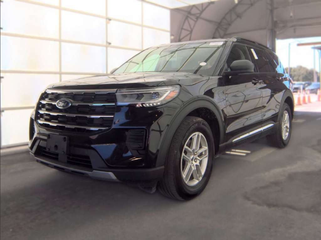 Used 2025 Ford Explorer Active AWD/4WD image 1