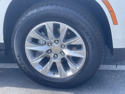 Used 2025 Chevrolet Suburban Premier AWD/4WD image 13
