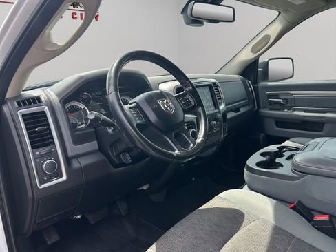 Used 2019 RAM 1500 Classic SLT w/ Luxury Group AWD/4WD image 25