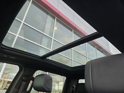 Used 2023 Toyota Tundra Platinum image 19