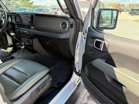 Used 2024 Jeep Wrangler High Altitude image 16