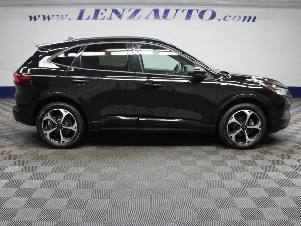 Used 2024 Ford Escape ST-Line Select w/ Tech Pack #1 AWD/4WD image 2