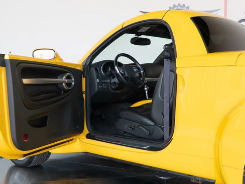 Used 2006 Chevrolet SSR w/ Preferred Equipment Group RWD image 35