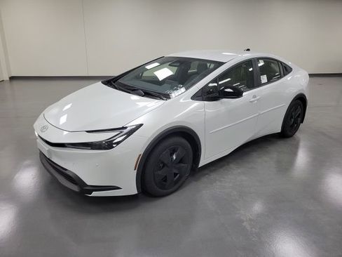 New 2026 Toyota Prius LE image 2