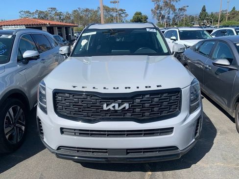 Certified 2022 Kia Telluride EX w/ EX Premium Package AWD/4WD image 3