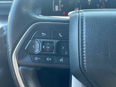 Used 2025 Toyota 4Runner SR5 AWD/4WD image 28