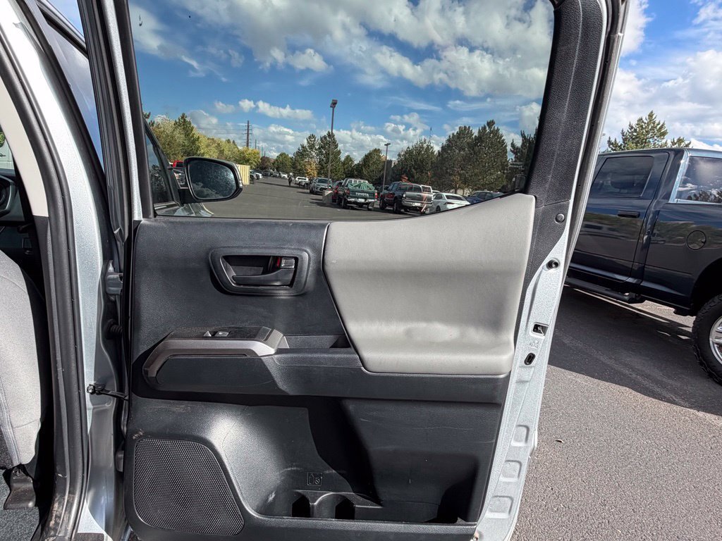 Used 2023 Toyota Tacoma SR5 w/ Technology Package AWD/4WD image 17