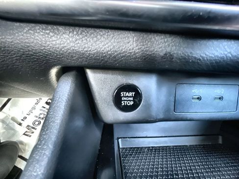 Used 2024 Nissan Rogue SV image 16