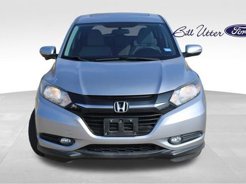 Used 2018 Honda HR-V EX image 2