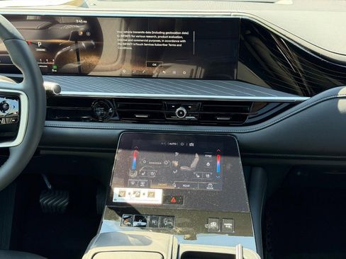 New 2026 INFINITI QX80 Autograph w/ Premium Cargo Package image 8