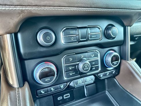 Used 2024 Chevrolet Tahoe High Country AWD/4WD image 19