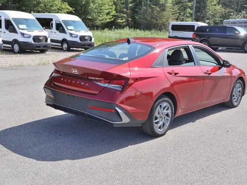 Used 2024 Hyundai Elantra SEL FWD image 6