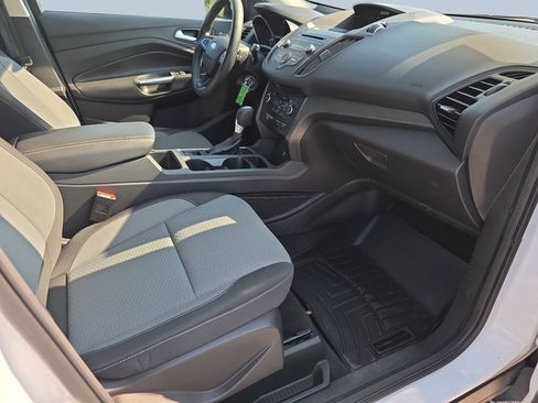 Used 2017 Ford Escape SE AWD/4WD image 32