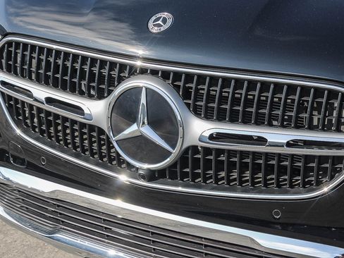 Used 2025 Mercedes-Benz GLC 350e 4MATIC image 6