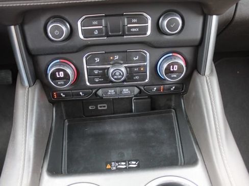 Used 2022 Chevrolet Tahoe LT w/ Luxury Package AWD/4WD image 33