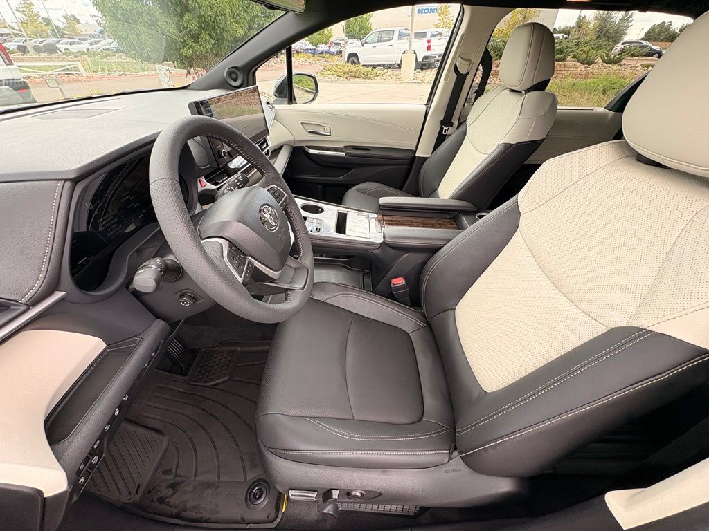 Used 2026 Toyota Sienna Platinum AWD/4WD image 11