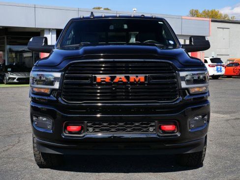 Used 2019 RAM 2500 Laramie w/ Black Appearance Package image 5