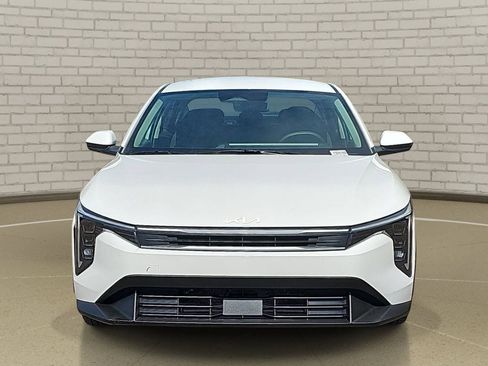 Used 2025 Kia K4 LXS FWD image 2