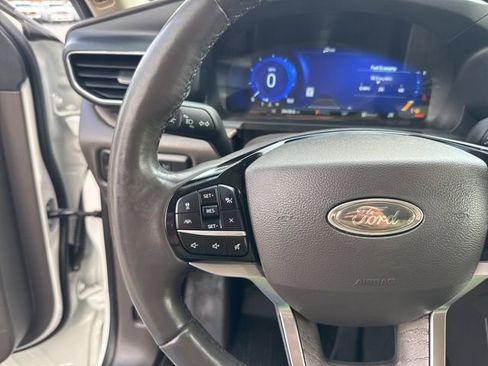 Used 2023 Ford Explorer Platinum w/ Technology Package image 15