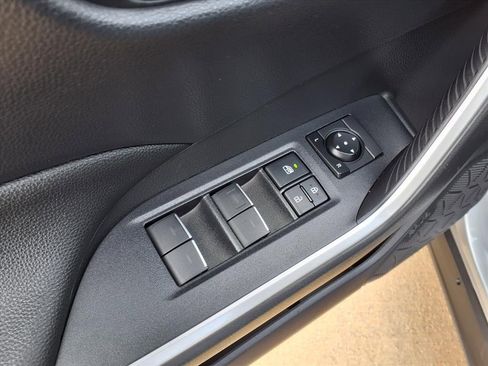 Used 2022 Toyota RAV4 SE image 23