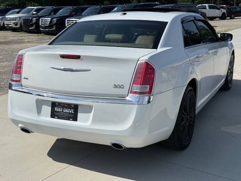 Used 2014 Chrysler 300 AWD w/ Driver Convenience Group image 7