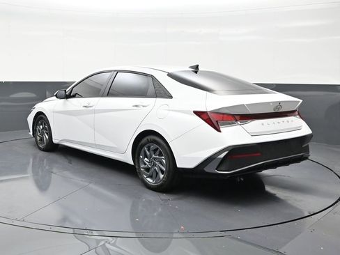 Used 2024 Hyundai Elantra SEL FWD image 3