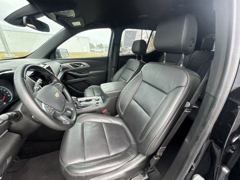 Used 2023 Chevrolet Traverse LT image 11