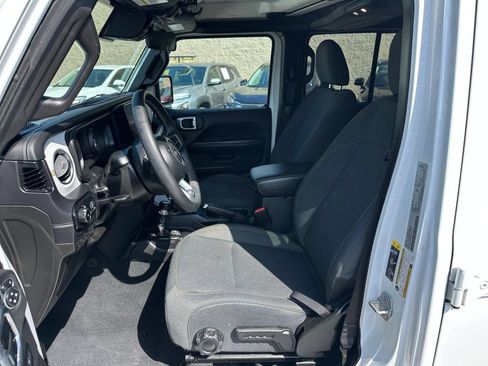 Used 2025 Jeep Wrangler Unlimited Sahara AWD/4WD image 27