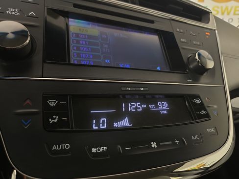 Used 2013 Toyota Avalon XLE FWD image 25