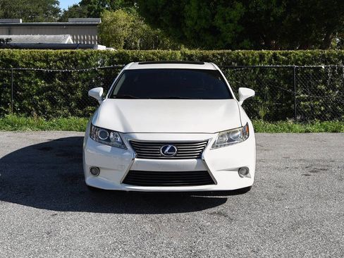 Used 2014 Lexus ES 300h w/ Premium Package w/Bamboo Trim FWD image 3