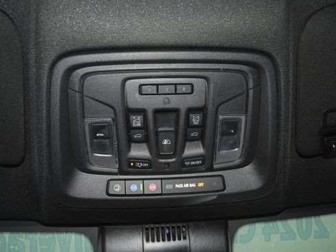 Used 2024 Chevrolet Silverado 1500 High Country w/ Technology Package AWD/4WD image 55