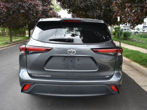Used 2025 Toyota Highlander LE FWD image 6