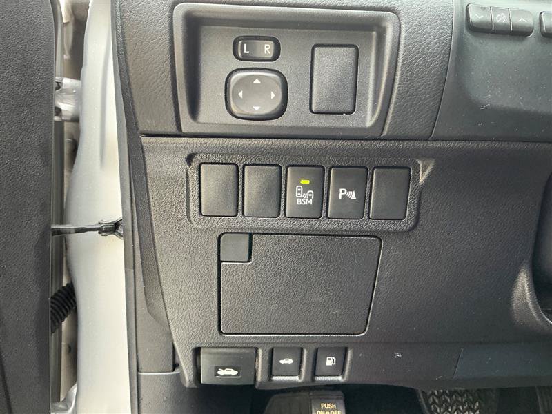 Used 2014 Lexus ES 300h w/ Luxury Package w/Bamboo Trim FWD image 52