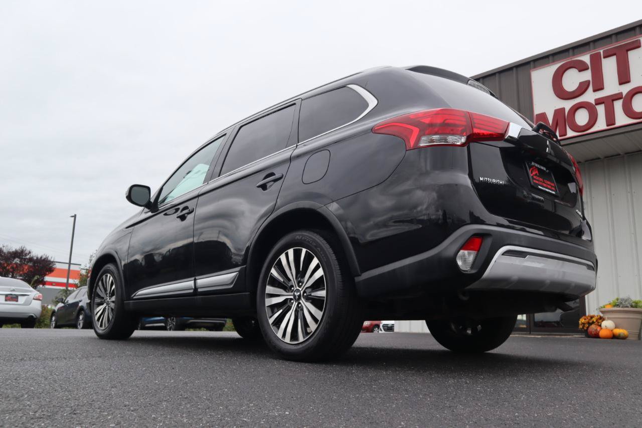 Used 2019 Mitsubishi Outlander SEL AWD/4WD image 17