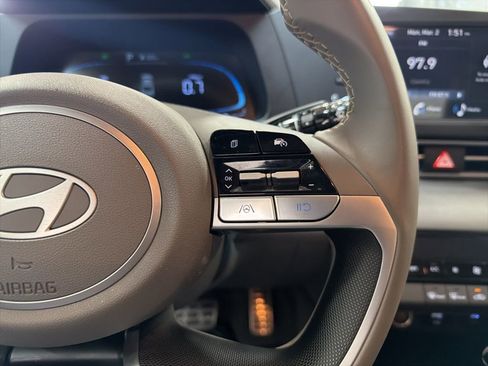 Used 2025 Hyundai Elantra Sport image 17