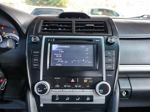 Used 2014 Toyota Camry SE w/ Moonroof Package FWD image 35