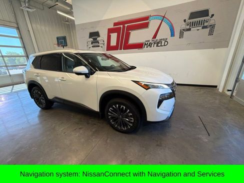 Used 2025 Nissan Rogue SL w/ Tech Package AWD/4WD image 2